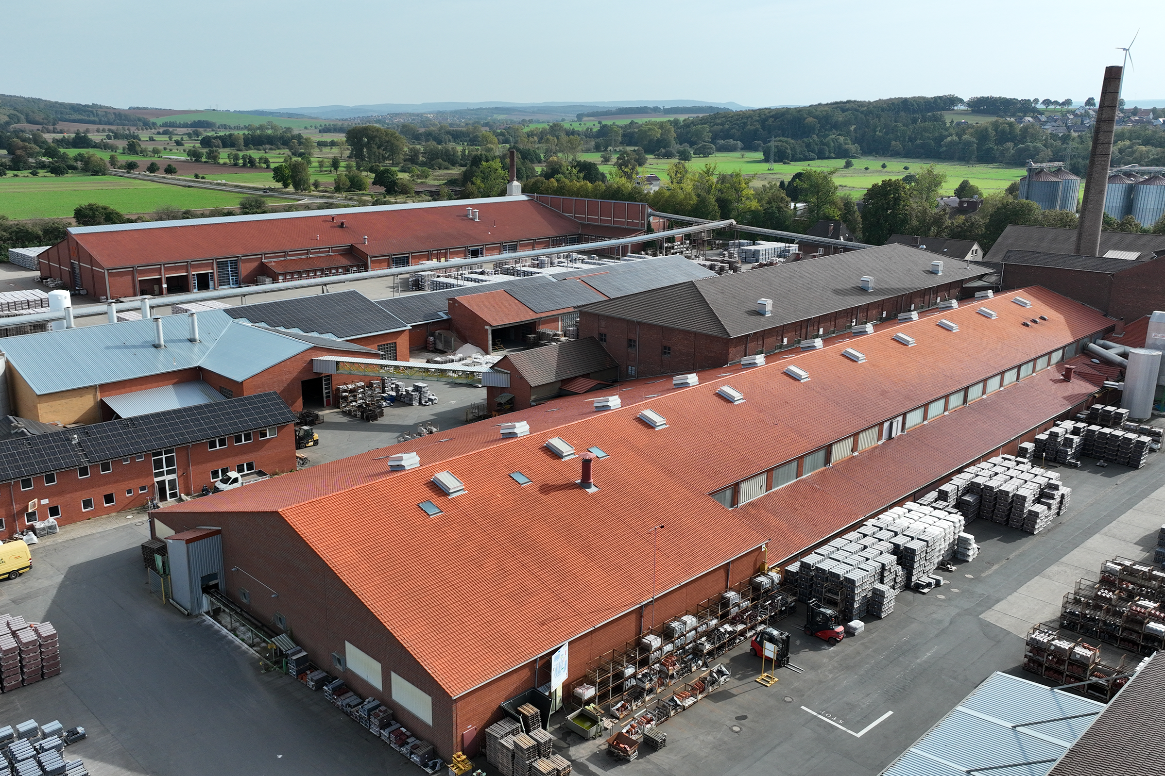 Hauptstandort von Dachziegelhersteller Jacobi in Bilshausen