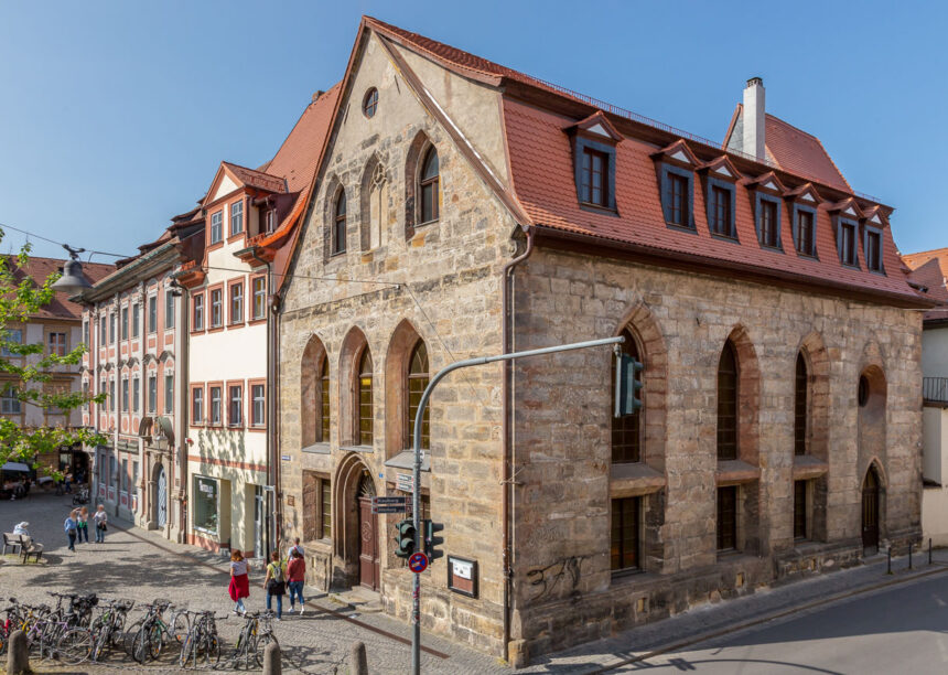 Sanierte Marienkapelle in Bamberg mit naturrotem Biberschwanzziegel aus 1803.