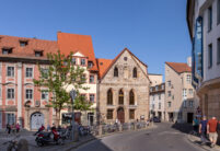 Sanierte Marienkapelle in Bamberg mit naturrotem Biberschwanzziegel, hier Ansicht des historischen Giebels.