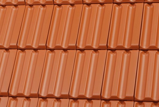 Fläche gedeckt mit Doppelmuldenfalzziegel Z2 in altrot