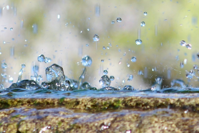 Solardachziegel haben eine hohe Lebensdauer - Bild von Regentropfen