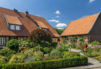 Landhaus mit Fachwerk und dem Hohlfalzziegel Z5