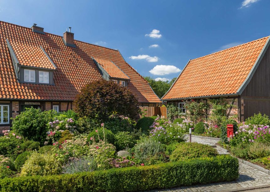 Landhaus mit Fachwerk und dem Hohlfalzziegel Z5
