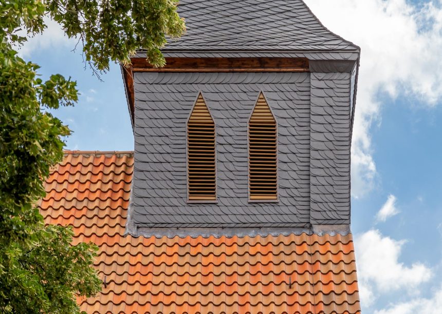 Trinitatis-Kirche mit dem Hohlfalzziegel Z5