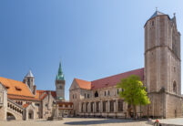 Burg Dankwarderode in Braunschweig mit K1 in naturrot mit drei Türmen