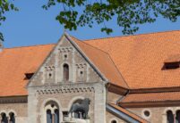 Burg Dankwarderode in Braunschweig mit K1 in naturrot mit Details vom Giebel