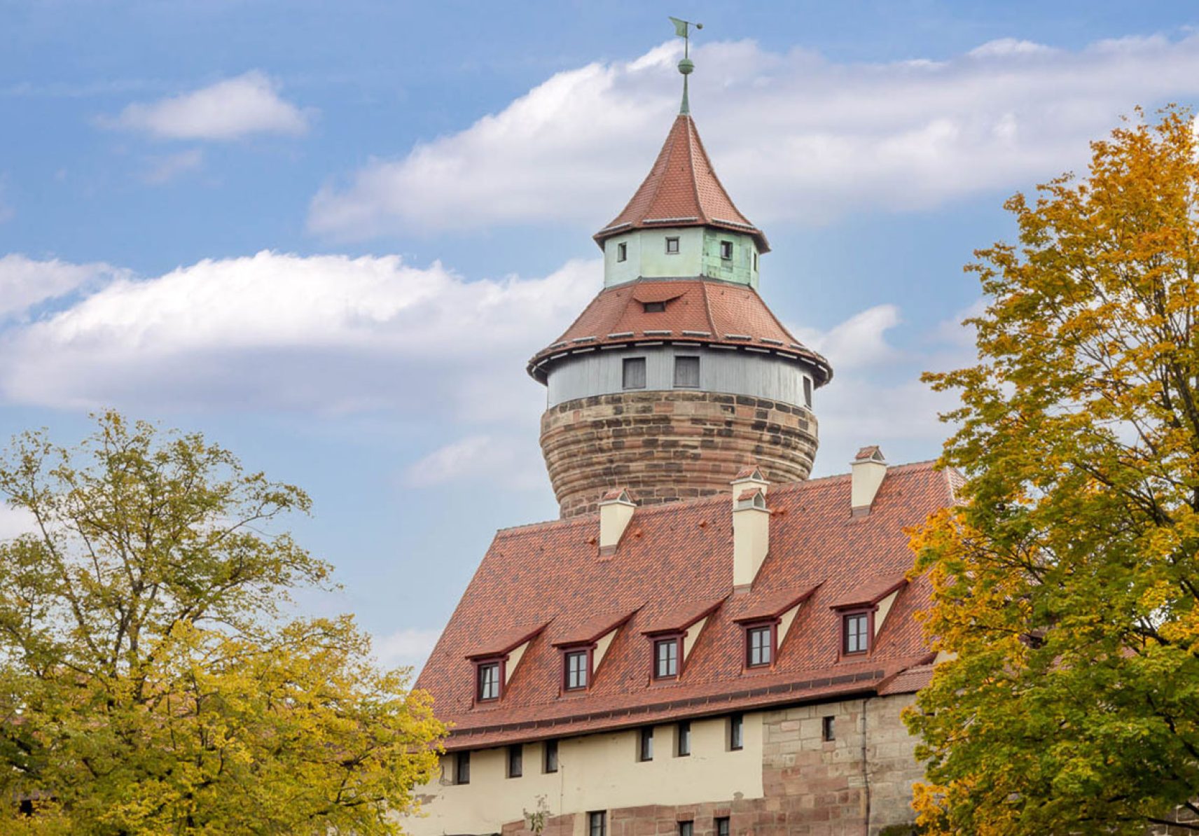 Biberschwanzziegel Rautenspitz Kaiserburg Nuernberg