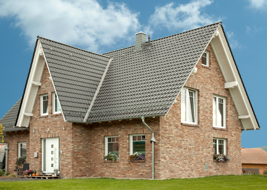 Schönes Friesenhaus mit Flachdachziegel aus Ton W6v