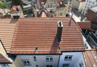 Gerade Ansicht von PV-Anlage mit Solarziegel in rotbraun, denkmalschtzgeeignet, Innenstadt St. Gallen
