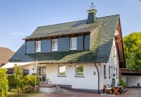 Saniertes Einfamilienhaus mit Biberschwanzziegel in tannengrün
