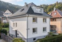 Walmdach mit edelschwarzem Biberschwanzziegel