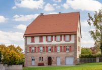 Dachsanierung der historischen Burg in Cadolzburg mit dem Biberschwanzziegel Rautenspitz