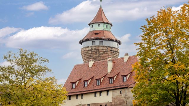 Kaiserburg in Nürnberg mit Biberschwanzziegel Rautenspitz gedeckt