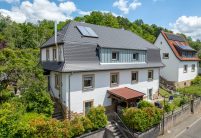 Sanierte Villa mit Biberschwanzziegel Rundschnitt in anthrazit