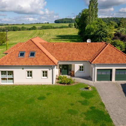 Bungalow mit Hohlfalzziegel Z5 in friesisch-bunt Salzbrand