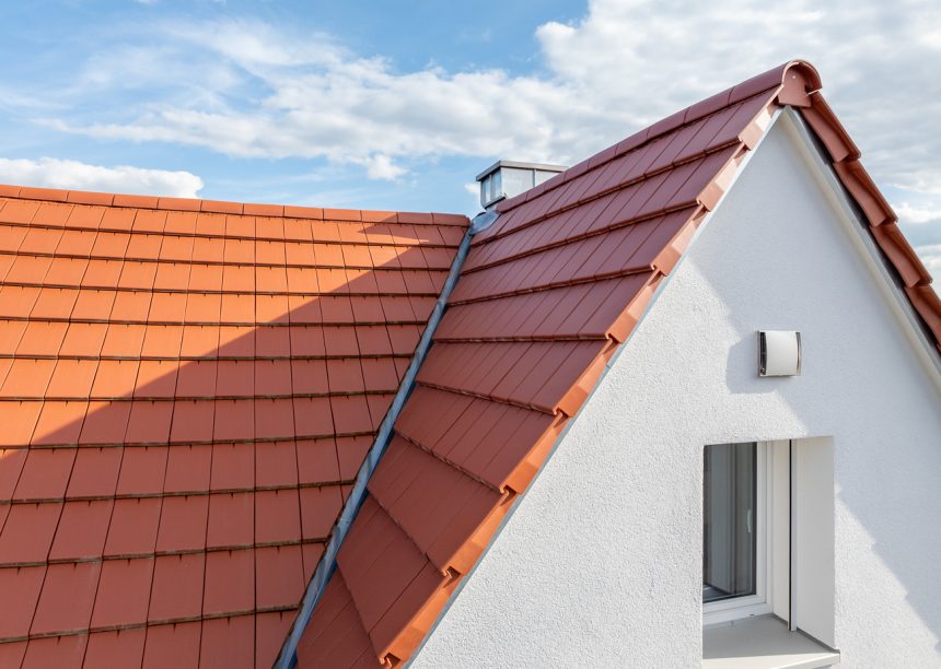 Wohnhaus gedeckt mit Flachziegel Stylist in rotbraun