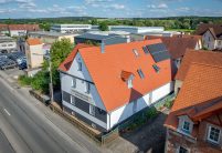Wohnhaus gedeckt mit Flachziegel Stylist in rotbraun
