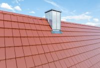 Wohnhaus gedeckt mit Flachziegel Stylist in rotbraun