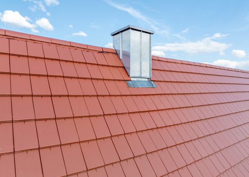 Wohnhaus gedeckt mit Flachziegel Stylist in rotbraun
