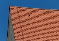 Kirche St. Laurentius mit Biberschwanzziegeln in naturrot