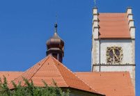 Kirche St. Laurentius mit Biberschwanzziegeln in naturrot