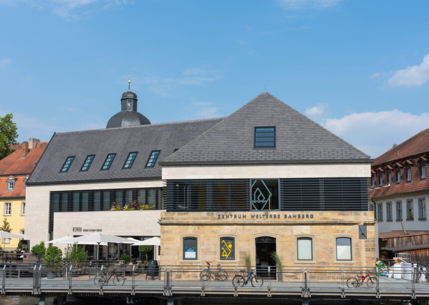 Zentrum Welterbe mit Biberschwanzziegel Geradschnitt in polargrau