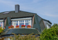 Runder Balkon, verkleidet mit Biberschwanzziegeln