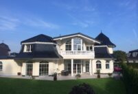 Großzügige Villa mit Biberschwanzziegel in vulkanschwarz