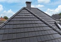 Dachansicht der historischen Villa mit Solarziegel Stylist-PV