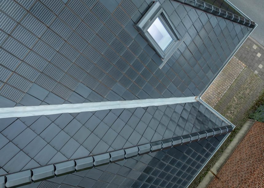 First F9 im Fokus des Villa-Daches mit Solarziegel