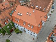 Mehrfamilienhaus mit Bibern in Rautespitz im traditionellen naturrot gedeckt aus der Vogelperspektive