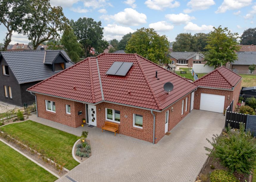 Klinkerfassade und J11v in edelrot - top Bungalow