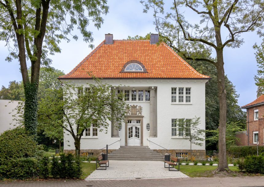 Top Sanierung mit Hohlpfanne H21 in der Sonderserie friesich-bunt Salzbrand, hier in der Gesamtansicht