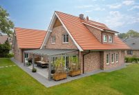 Terrasseneinblick Klinkeranwesen mit Z2 in altrot mit Rautenförmigen Dach