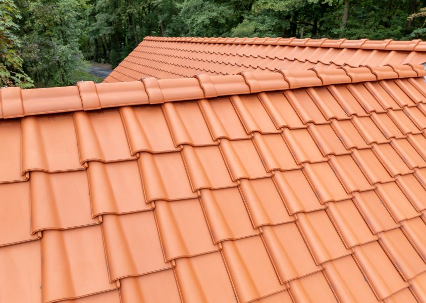 Schneidmühle der Stadt Steinach mit Fokus auf das neue Dach mit Dachziegel K1 im klassischen naturrot