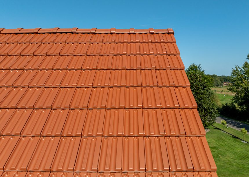 Schönes inspirierendes Klinkeranwesen mit Dachziegel Z2 in altrot hier eine Detailaufnahme vom Deckbild in Reihe