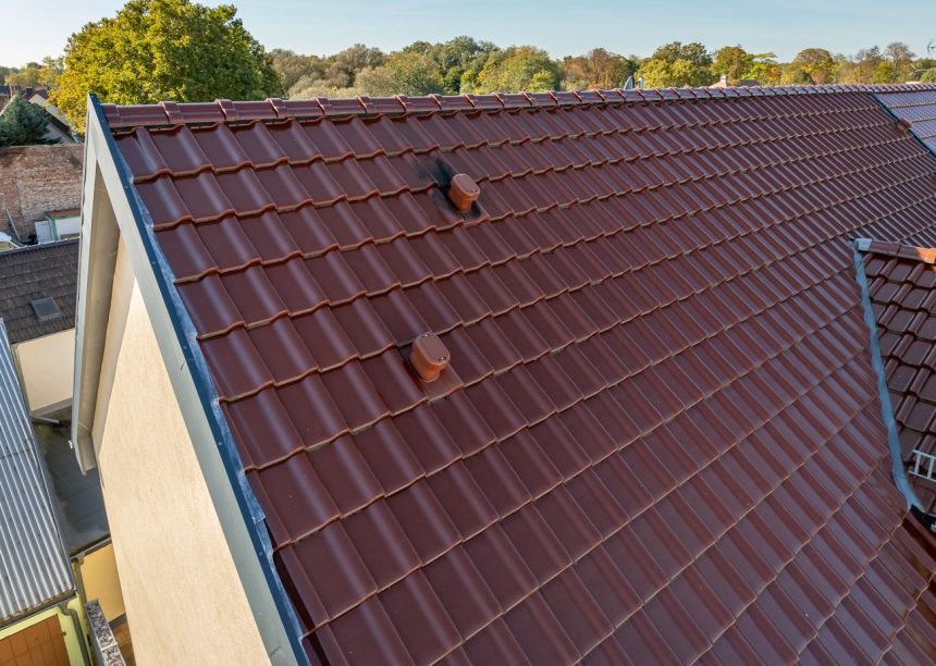 Mehrfamileinhaus mit Dachziegel für flache und steile Dächer J11v im tollen Rotton edelkupfer