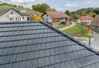 Flachziegel Stylist auf Neubau mitten im Grünen in der tollen Ziegelfarbe edelspacegrau