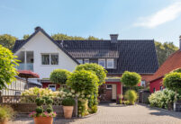 Gärtnerei mit J11v in edelschwarz mit toller Flora.