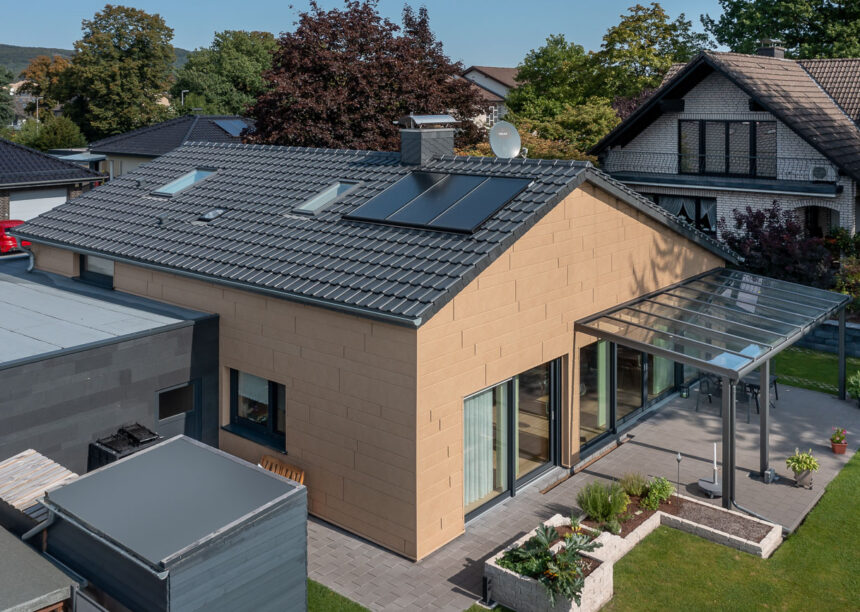 Außergewöhnliches Einfamilienhaus mit PV-Anlage und überdachter Terrasse