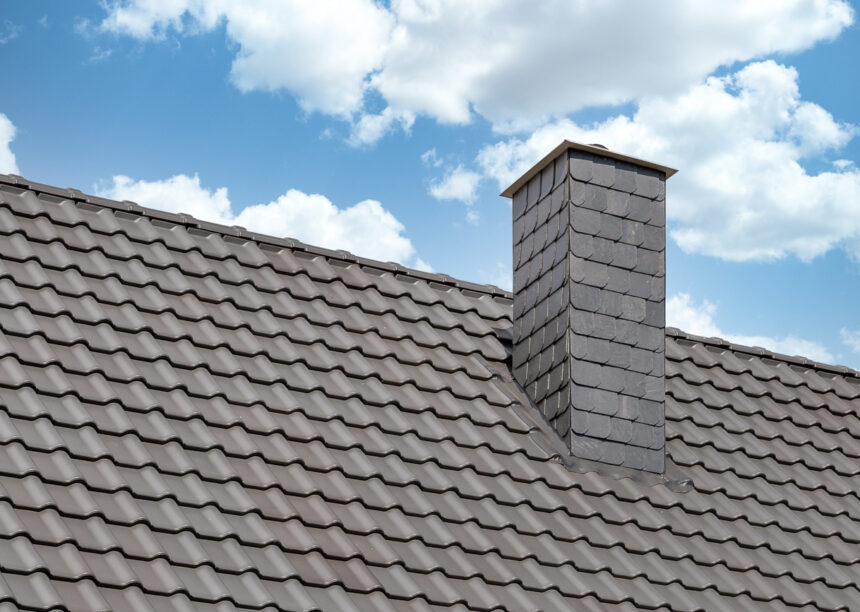 Dachdetails von Dach mit unserem lavagrauen matten Dachziegel J11v