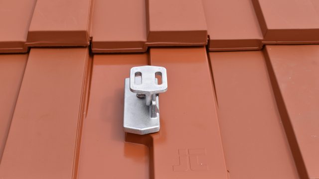 Solarträger aus Alu aus dem nichtkeramoscjem Zubehör von Jacobi Dachziegel J160