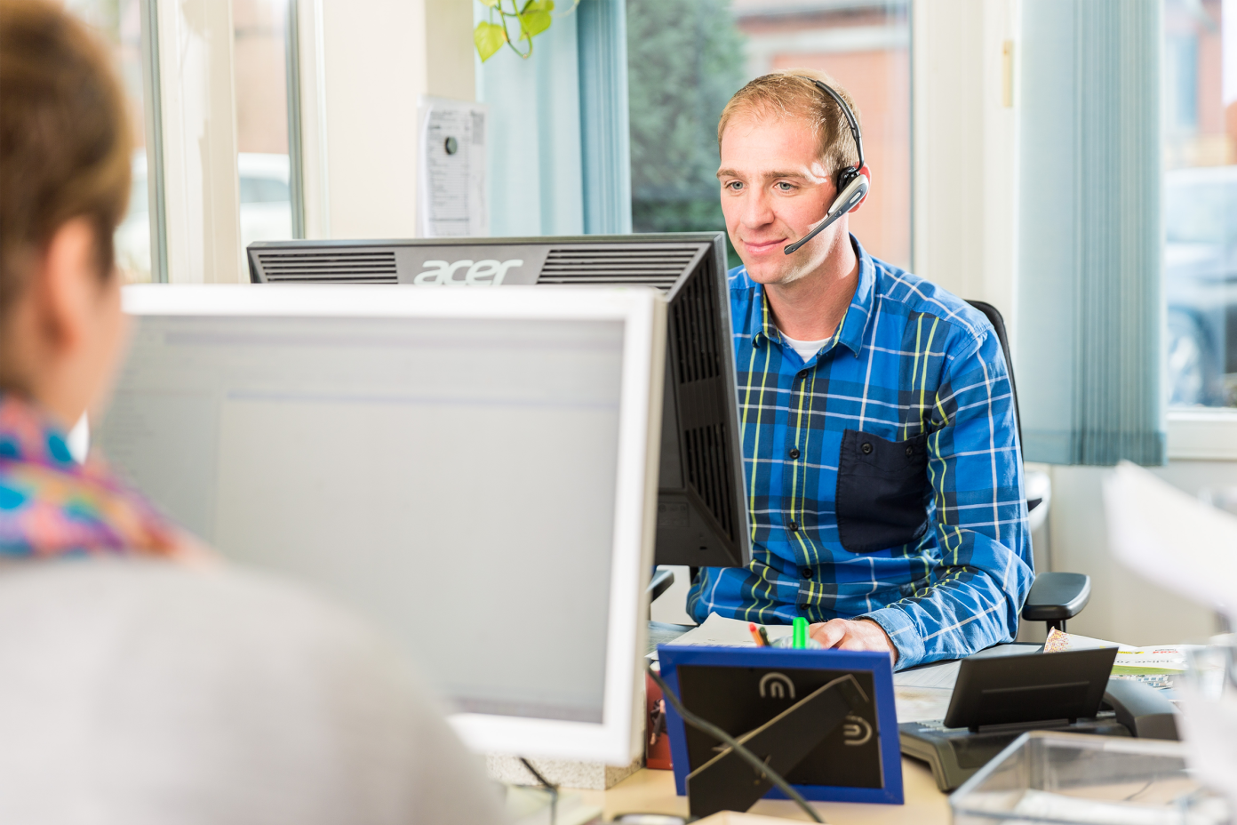 Bilanzbuchhalter während seiner Arbeit im Büro