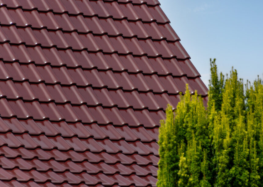 Satteldach von saniertem Einfamilienhaus mit Dachziegel J11v mit tollem Deckbild