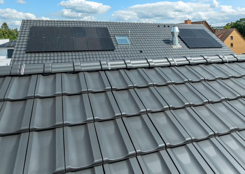 Dachziegel Z10 in altschwarz auf Hospitz in Göttingen mit First F6v von Jabcobi