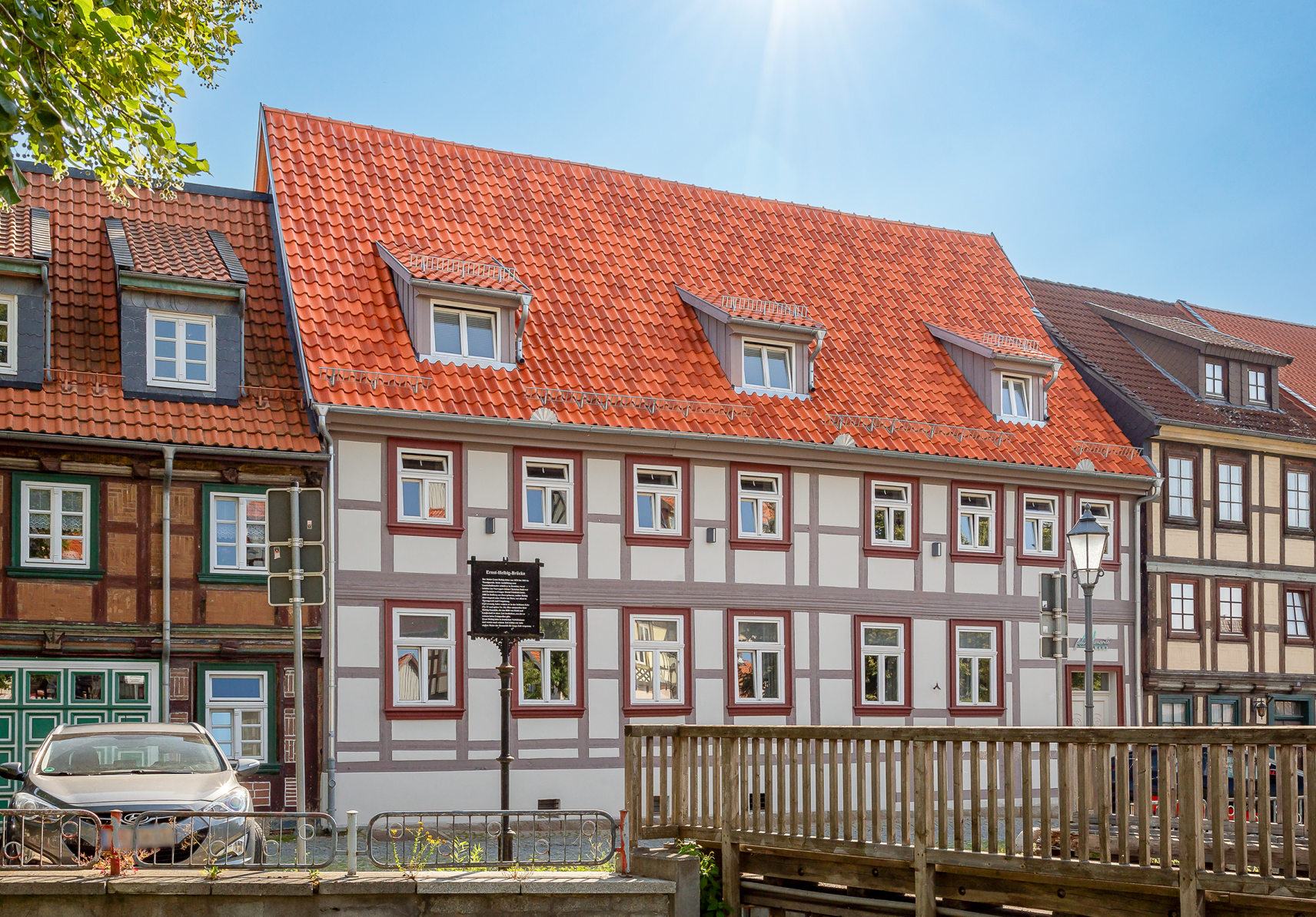 Fachwerkhaus mit Dachziegeln von Jacobi