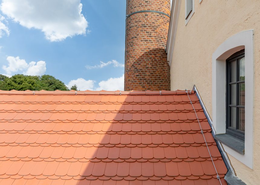 Naturrote Biber 18x38 im Korbbogenschnitt auf Brennerei Federow in Kargow, îm Bild das schöne Deckbild