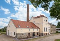 Naturrote Biber 18x38 im Korbbogenschnitt auf Brennerei Federow in Kargow, hier in der Gesamtansicht