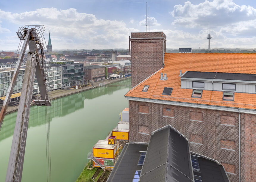 Flechtheimspeicher Münster mit Flachdachziegel J13v in naturrot
