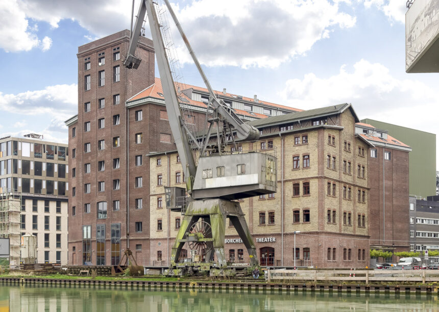 Flechtheimspeicher Münster mit Flachdachziegel J13v in naturrot